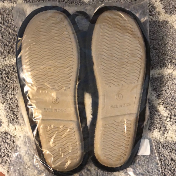 Slippers - Picture 4 of 4